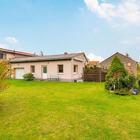 Idyllic Bungalow In Pepelow With Garden Buitenkant foto