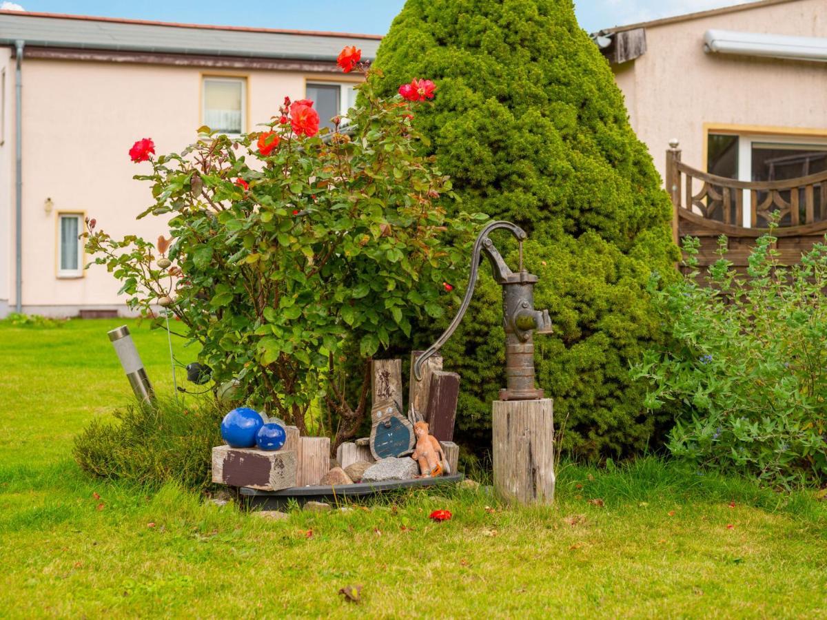 Idyllic Bungalow In Pepelow With Garden Buitenkant foto