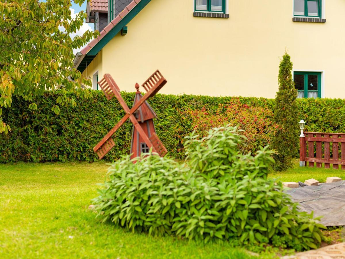 Idyllic Bungalow In Pepelow With Garden Buitenkant foto