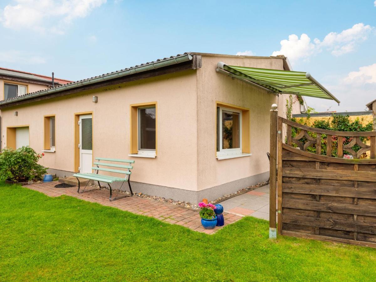 Idyllic Bungalow In Pepelow With Garden Buitenkant foto