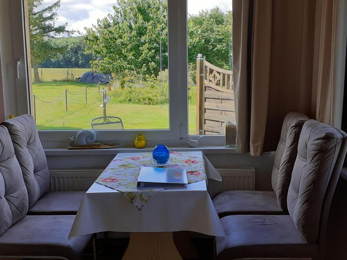 Idyllic Bungalow In Pepelow With Garden Buitenkant foto